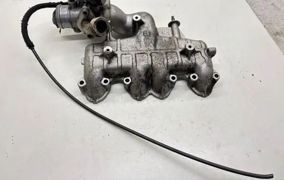 Volkswagen PASSAT B5.5 Intake manifold 038129713AP