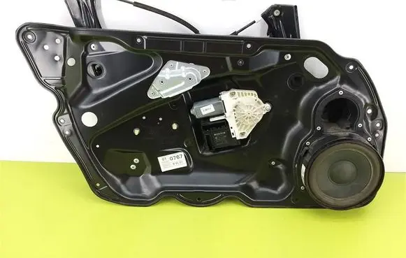 Volkswagen PASSAT B6 Front door window regulator with motor
