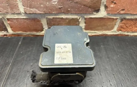 Mercedes-Benz A W176 ABS Pump A0004313700
