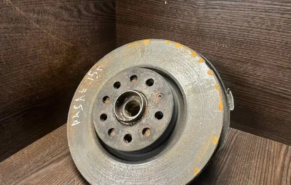 Front wheel hub