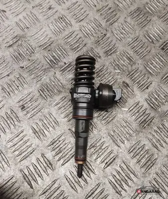 Volkswagen Golf IV Fuel injector 038130073aq