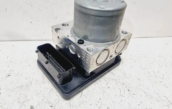 KIA Sportage ABS Pump 589203U470