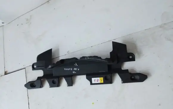Engine bonnet/hood lock trim molding