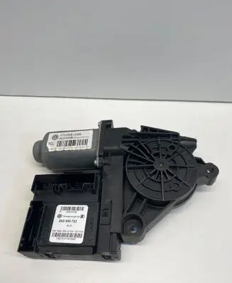 Volkswagen Caddy Front door window regulator motor 1T0959702R 5K0959792 402299B