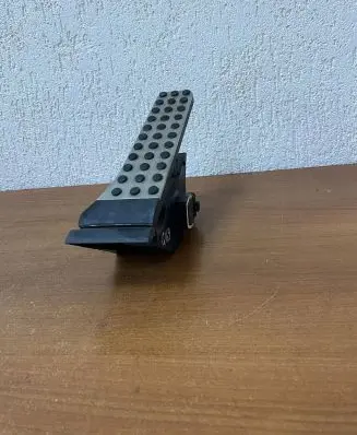 Mercedes-Benz E A207 Accelerator throttle pedal A2043000204 G169