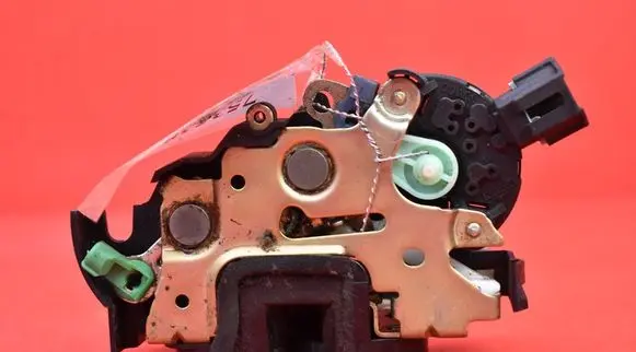 Subaru Impreza II Front door lock