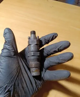 Volkswagen Golf III Fuel injector 068130202A