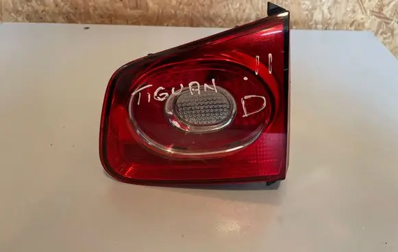 Volkswagen Tiguan Tailgate rear/tail lights 5N0945094C