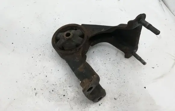 Toyota Avensis T220 Engine mount bracket NOCODE