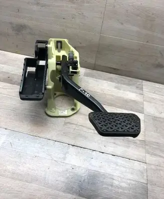 BMW 5 F10 F11 Brake pedal 6775368 4010989A 3105101413