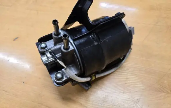Mazda CX-7 Fuel filter housing 