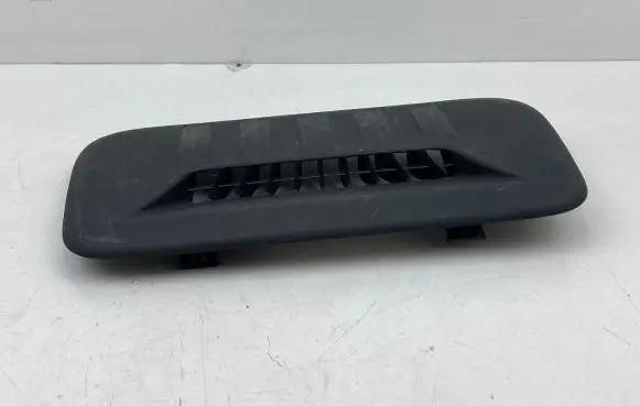 Rear air vent grill