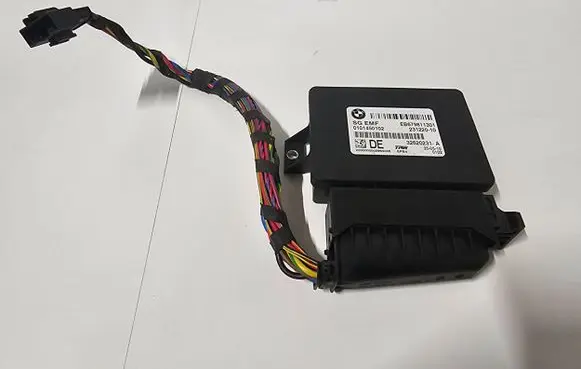 BMW 5 F10 F11 Hand brake control module 6798113 23122010 32620231A