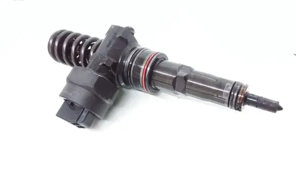 Volkswagen Golf IV Fuel injector 038130073F 0414720007