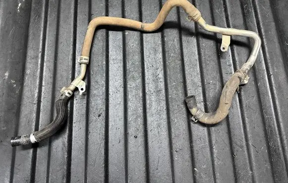 Engine coolant pipe/hose