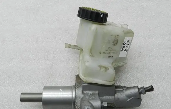Mercedes-Benz E W212 Master brake cylinder A2044300002 A2124300801