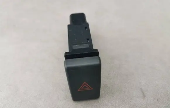 Toyota Avensis T250 Hazard light switch TR9503 157693 9096HL
