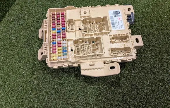 KIA Sportage Fuse module 91950R2060 R20602203130010 3322311283