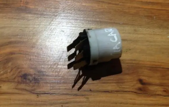 KIA Carens I Ignition lock contact 