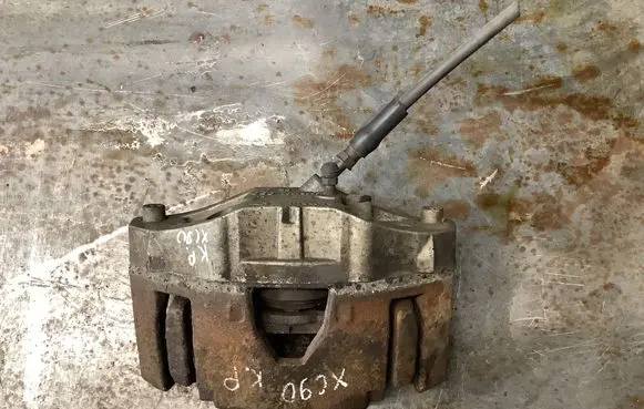 Volvo XC90 Front brake caliper 30657303