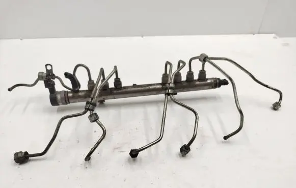 Volvo V60 Fuel main line pipe 30777759 0445215025