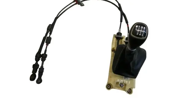 Hyundai Santa Fe Gear shifter/selector 437002W930