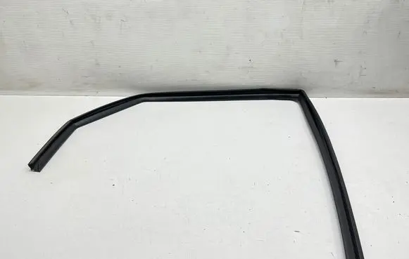 Dodge Durango III Rubber seal rear door window/glass WK744075