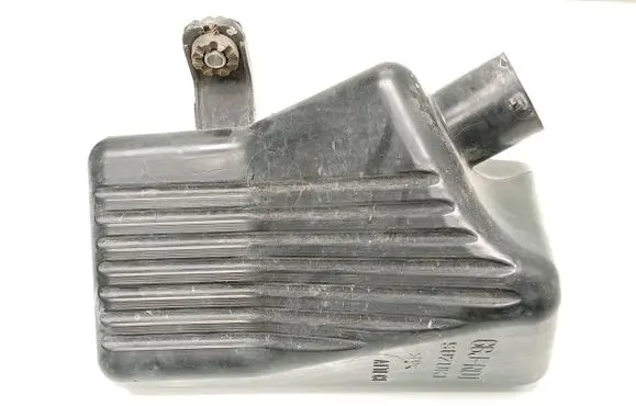 Suzuki Grand Vitara II Intake resonator 66JR01