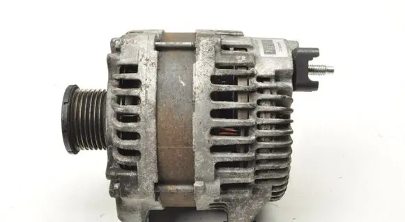Opel Vivaro Generator/alternator 231009096R