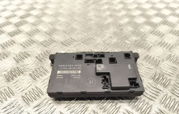 Mercedes-Benz E W211 Door control unit/module 2118706926 00401696