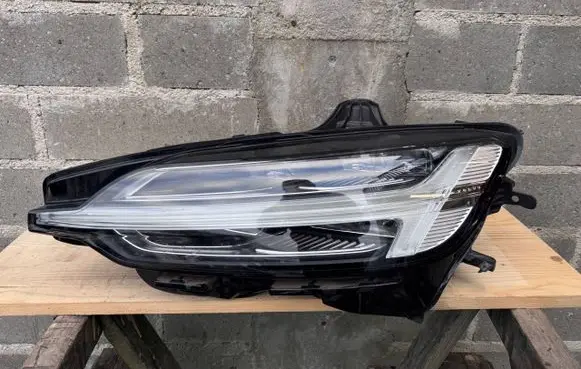 Volvo S60 Headlight/headlamp 32342534