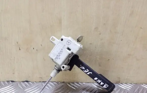 Fuel tank cap lock motor