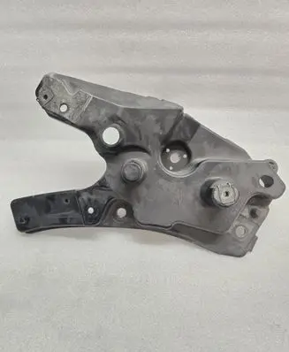 Volvo XC60 Fender mounting bracket 32211308