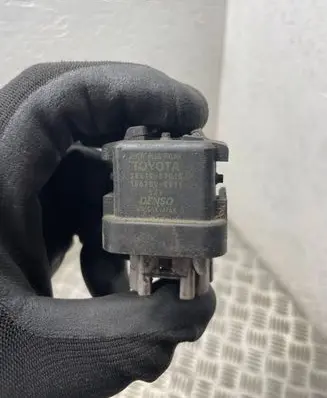 Toyota Avensis T250 Glow plug pre-heat relay 2861067010