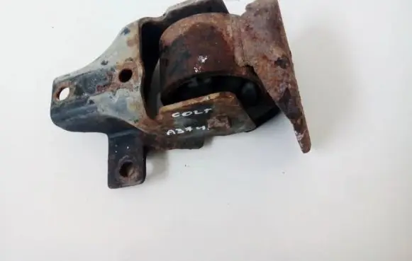 Mitsubishi Colt Engine mount bracket