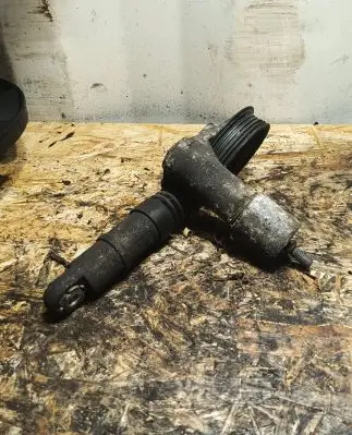 Volkswagen PASSAT B5.5 Alternator belt tensioner 038145283 F291095500