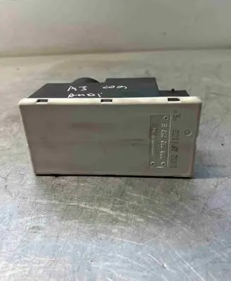 Audi A4 S4 B5 8D Central locking vacuum pump 8D0862257E