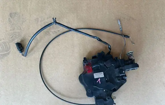 Volkswagen Transporter - Caravelle T5 Sliding door lock 7H0843654BG