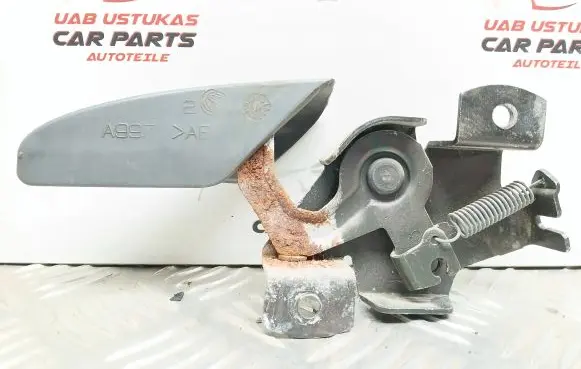 Loading door lock