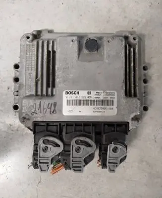 Opel Astra H Engine control unit/module 8200051608 0281011529
