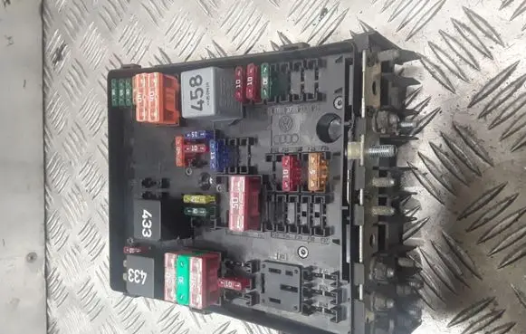 Volkswagen Touran I Fuse module 1K0937124K 1K0937804