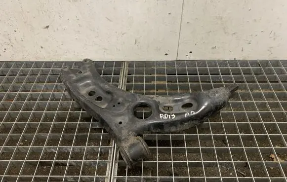 Volkswagen Golf VII Front lower control arm/wishbone