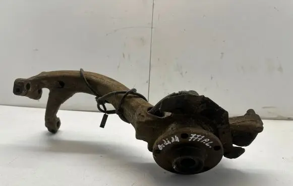 Audi A4 S4 B5 8D Front wheel hub