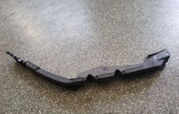 Front bumper mounting bracket