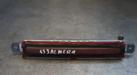Nissan Almera Third/center stoplight 4733