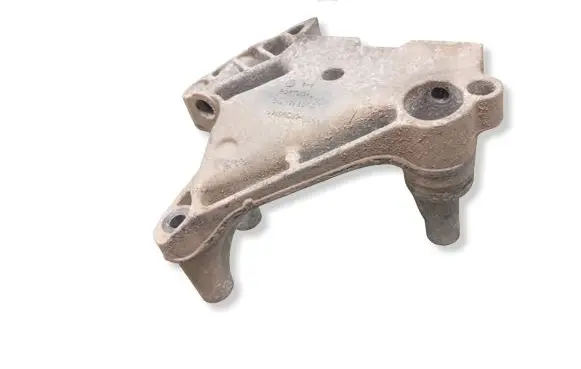 Volkswagen Caddy Engine mounting bracket 04L199207D