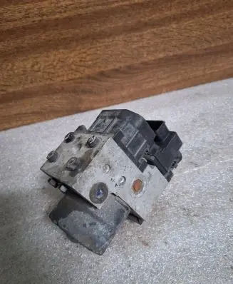 Audi A4 S4 B5 8D ABS Pump 8E0614111