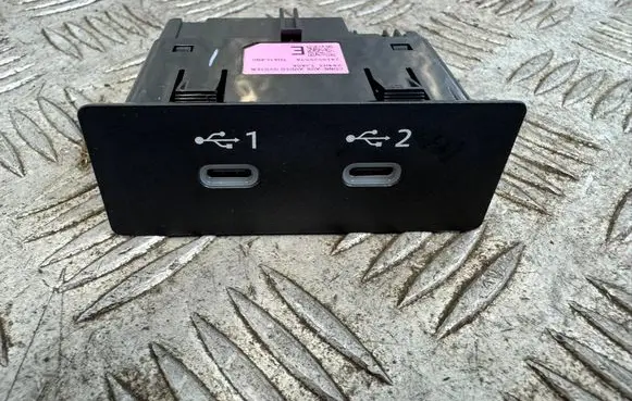 Nissan Qashqai J12 USB socket connector 284H37JA0A