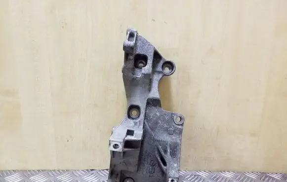 Skoda Fabia Mk1 (6Y) Generator/alternator bracket 045903143E