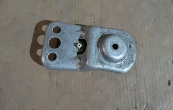 BMW 4 G22 G23 G24 G26 Engine mount bracket 6876805